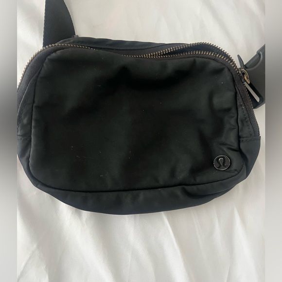 lululemon Everywhere Belt Bag 1L - Picture 1 of 7